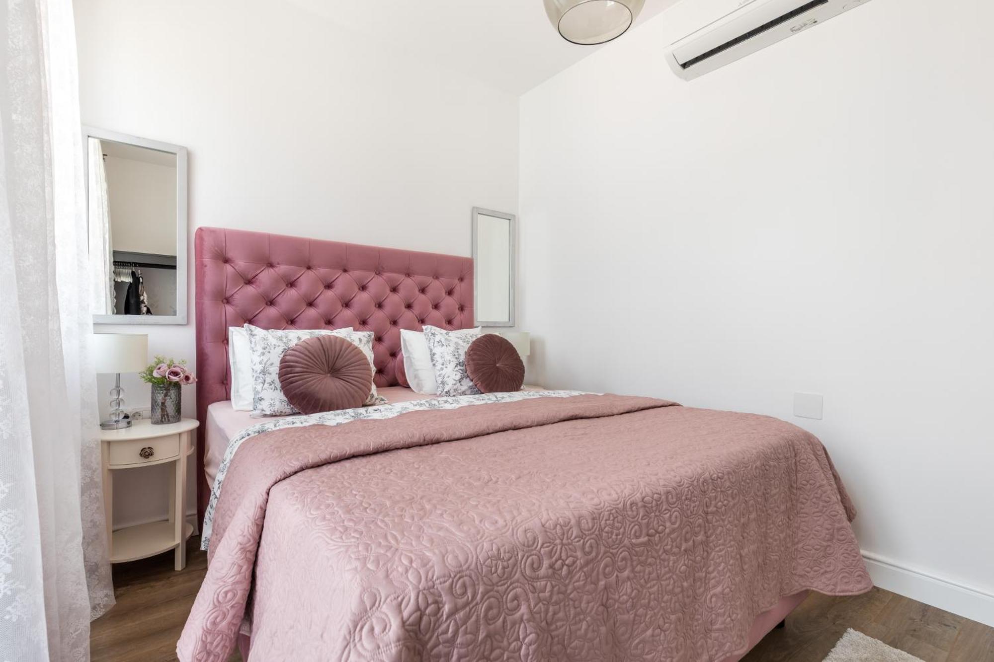 Romantic Apartment With Balcony Σπλιτ Εξωτερικό φωτογραφία